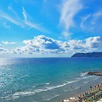 Апартаменты Paradiso Al Mare Shared Pool - Happy *