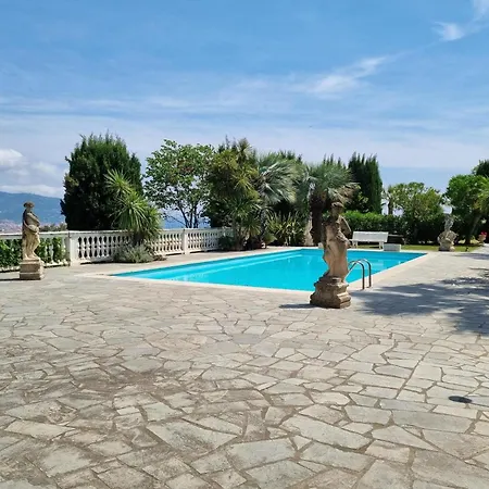 Paradiso Al Mare Shared Pool - Happy