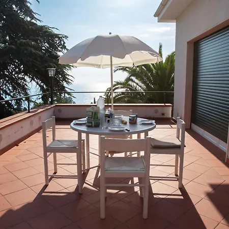 Paradiso Al Mare Shared Pool - Happy