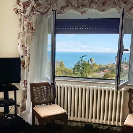 Paradiso Al Mare Terrace And Shared Pool - Happy Rentals Diano Marina