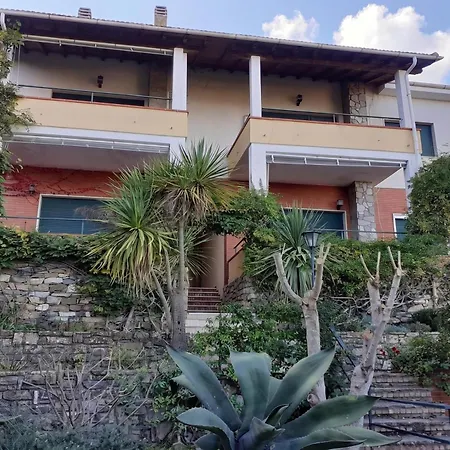 Paradiso Al Mare Terrace And Shared Pool - Happy Rentals *