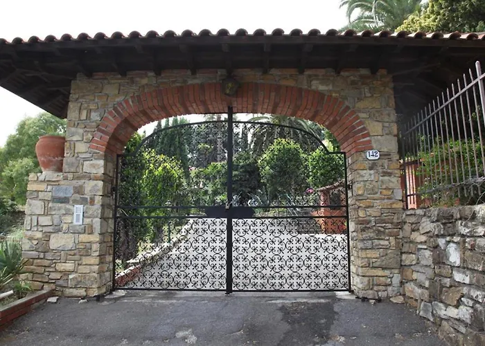 Paradiso Al Mare Shared Pool - Happy * Diano Marina