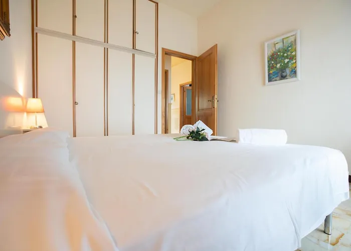 Paradiso Al Mare Shared Pool - Happy Apartment