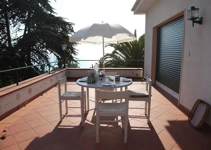 Paradiso Al Mare Shared Pool - Happy